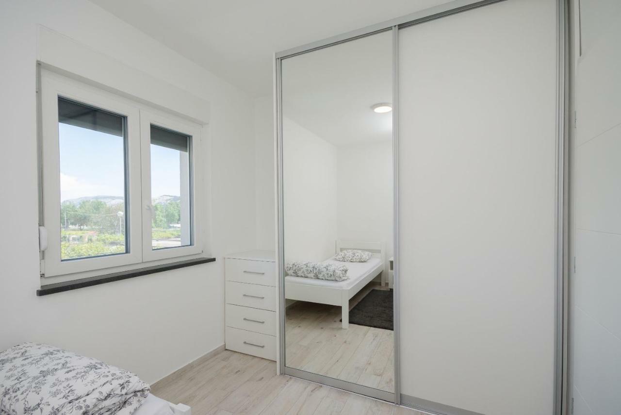 Apartments Zorka Lopar Bagian luar foto