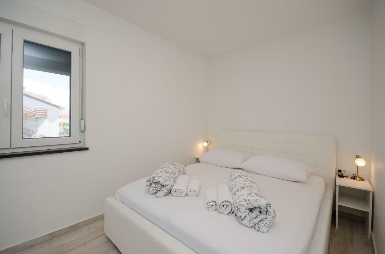 Apartments Zorka Lopar Bagian luar foto