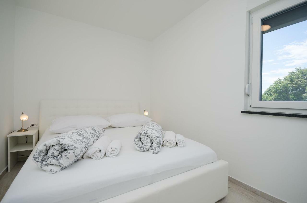 Apartments Zorka Lopar Bagian luar foto